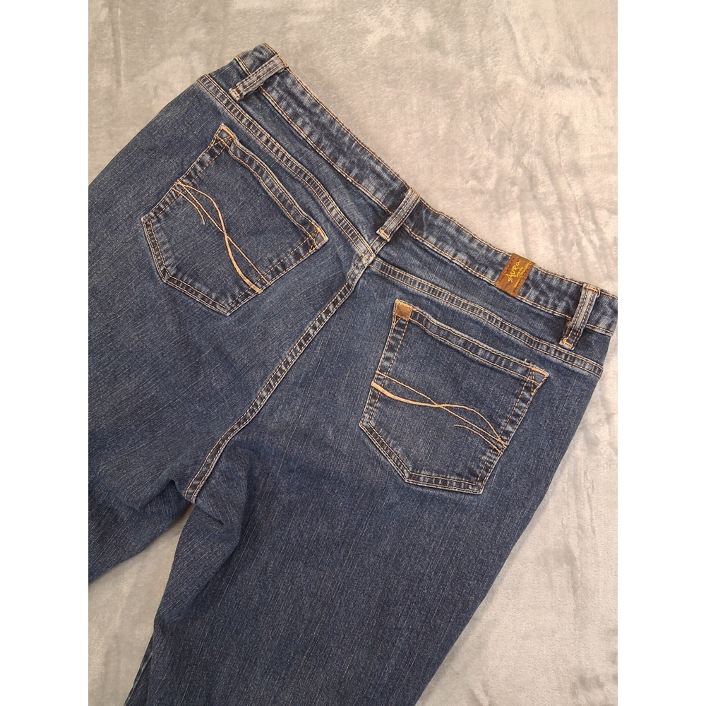 Aura by Wrangler Women Sz 16 33x32 Regular Rise Western Rodeo Straight Leg Jeans